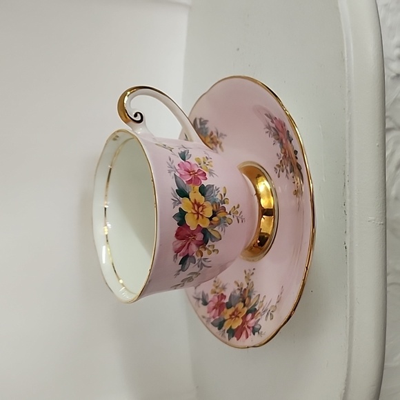 Vintage Windsor Bone China Cup & Saucer Set Pink - Florals 1960's England - Picture 4 of 8
